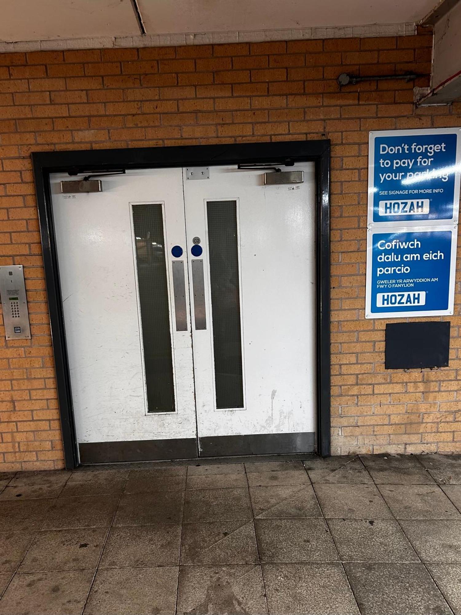 City Centre Apartment. Wrexham Dış mekan fotoğraf