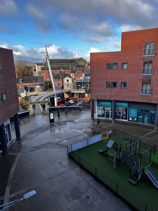 City Centre Apartment. Wrexham Dış mekan fotoğraf