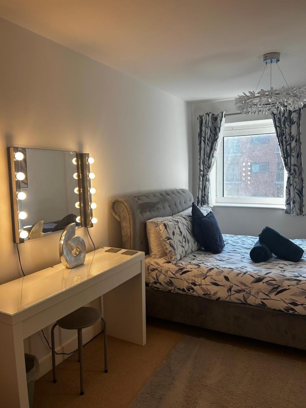 City Centre Apartment. Wrexham Dış mekan fotoğraf