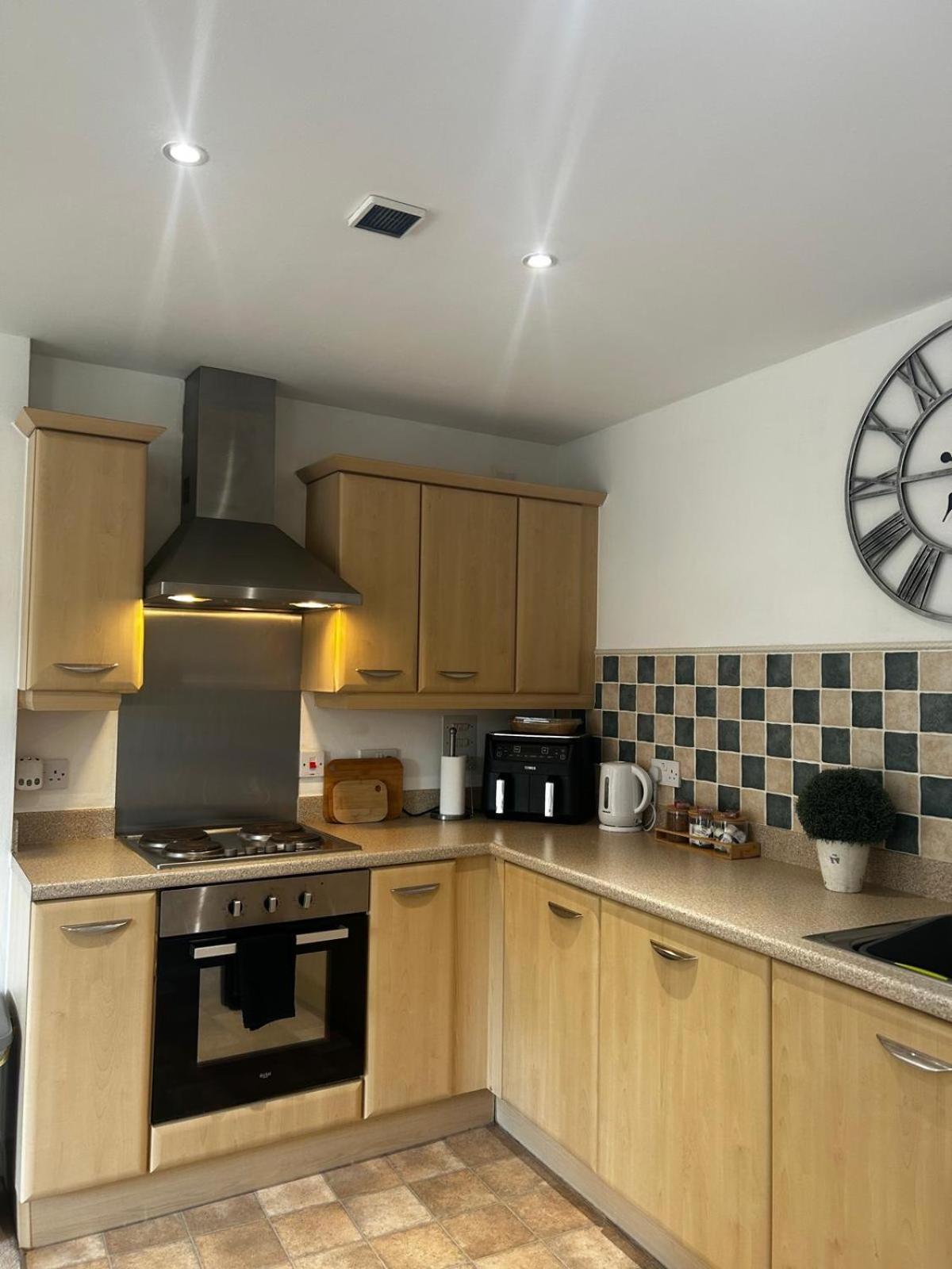 City Centre Apartment. Wrexham Dış mekan fotoğraf